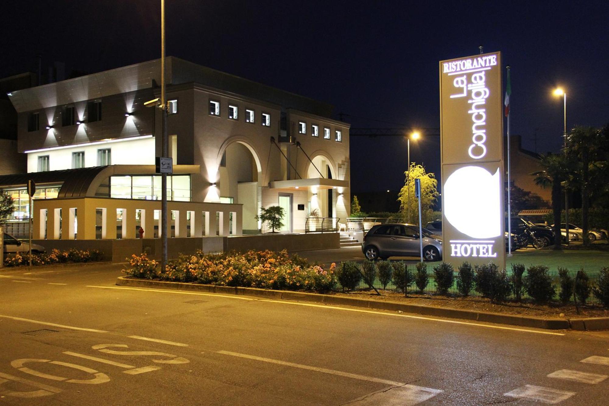 Hotel La Conchiglia Romano di Lombardia Bagian luar foto