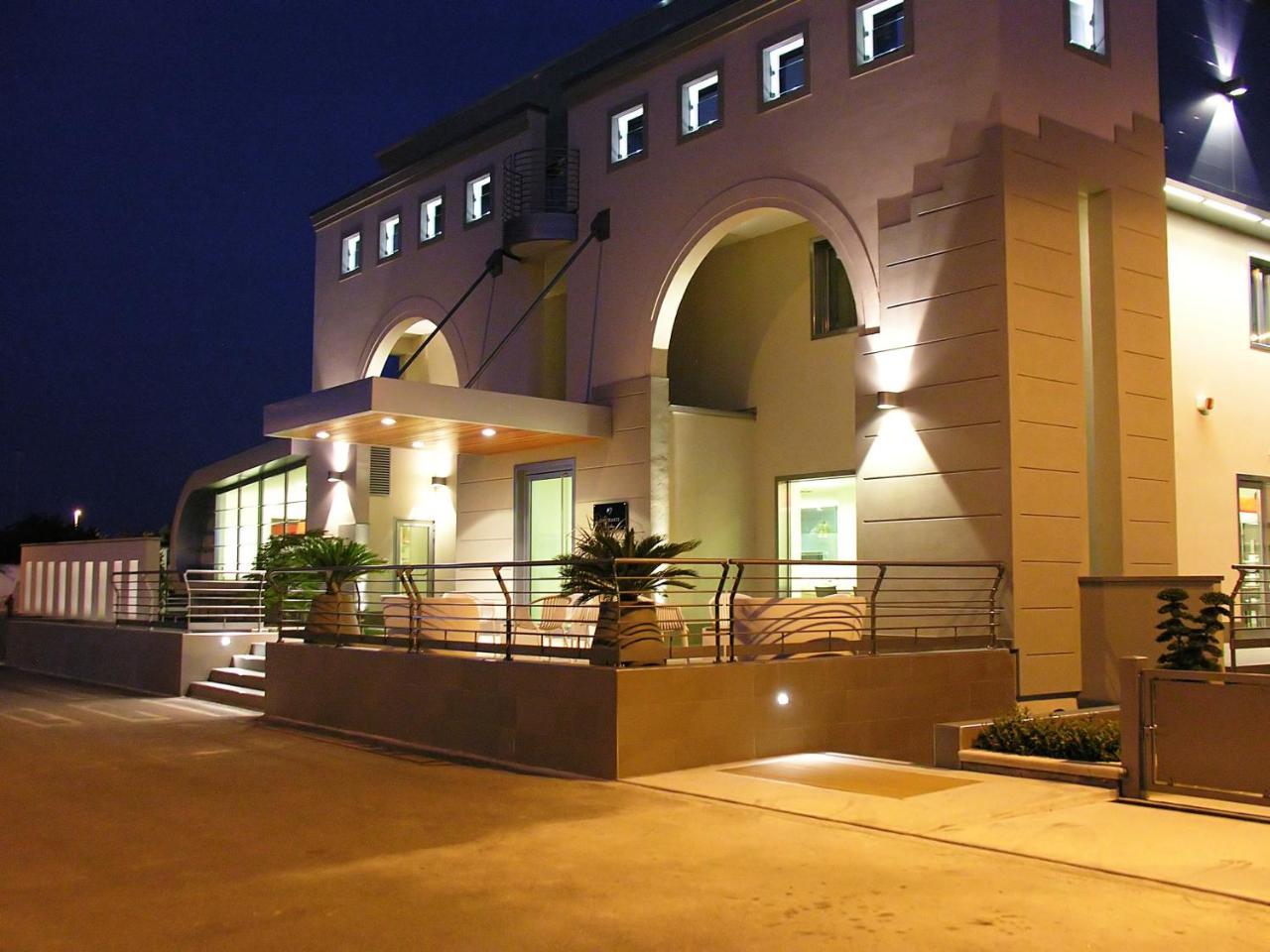 Hotel La Conchiglia Romano di Lombardia Bagian luar foto